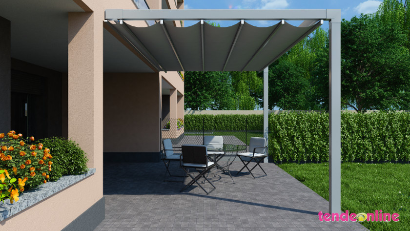Tenda a pergola in giardino
