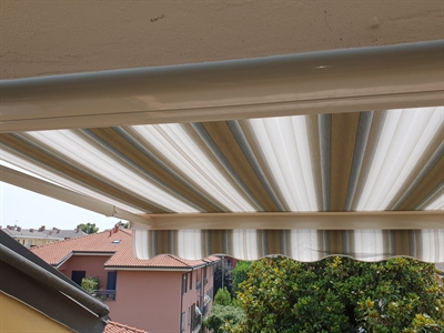 tenda a bracci a Sedriano